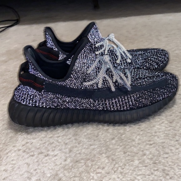 YEEZY 350 v2 - Picture 3 of 3